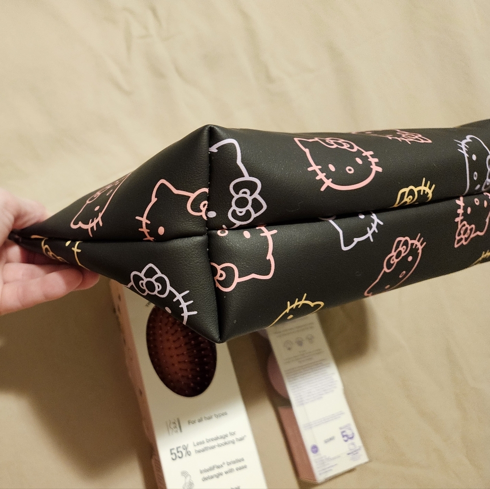 Hello Kitty Essentials Bundle - Picture 14 of 16